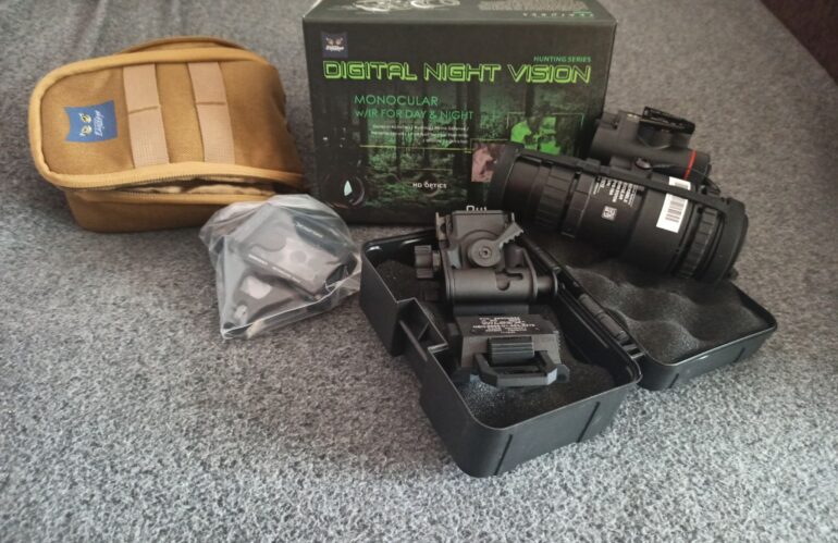 Діяльність “МАЙБУТТЯ” (10.2023) Нічний приціл на шолом для наших воїнів.